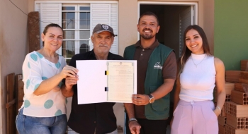 60 famílias recebem primeiras escrituras do Casas a Custo Zero